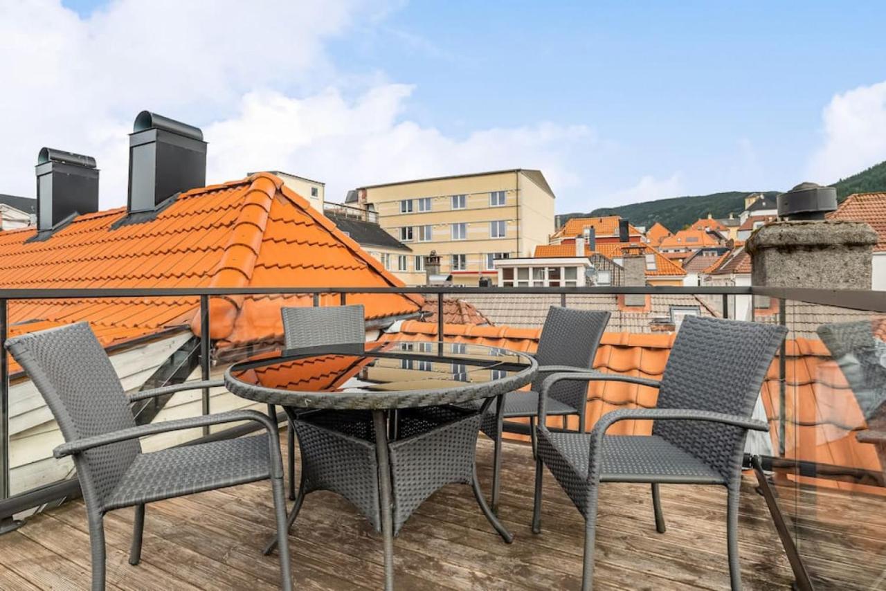 Dinbnb Apartments I Historical Two-Floor Apartment With Rooftop Panorama I 1645 Heritage Μπέργκεν Εξωτερικό φωτογραφία